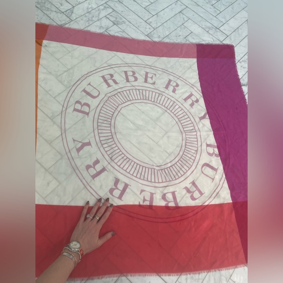Burberry silk scarf - Picture 2 of 3